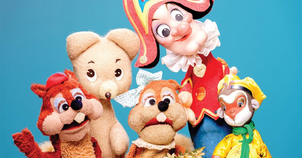 A picture of five puppet in a group